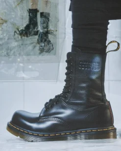 1490 / 1461 MM6 Leather Lace Up Boots in Black