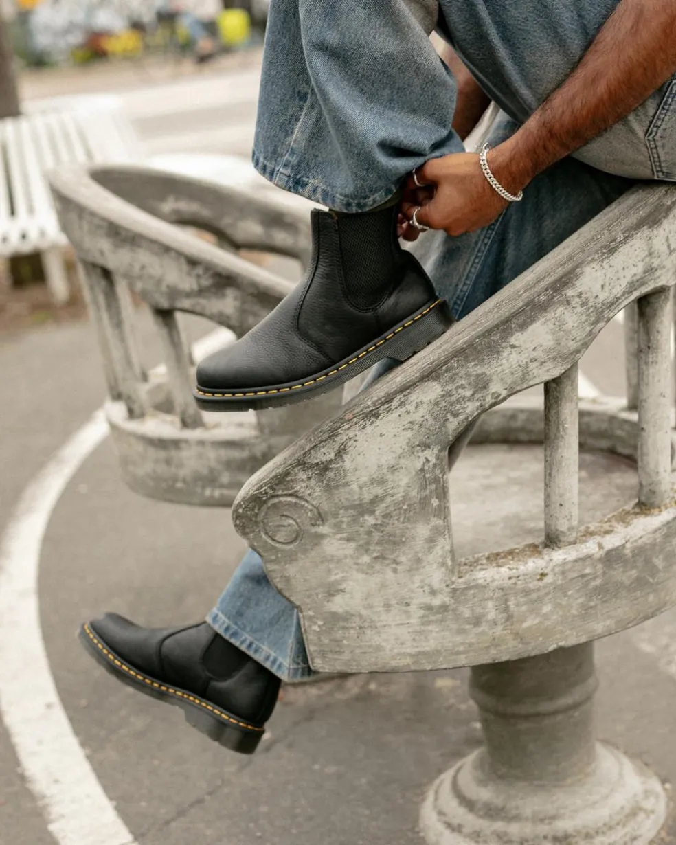 2976 Ambassador Leather Chelsea Boots in Black