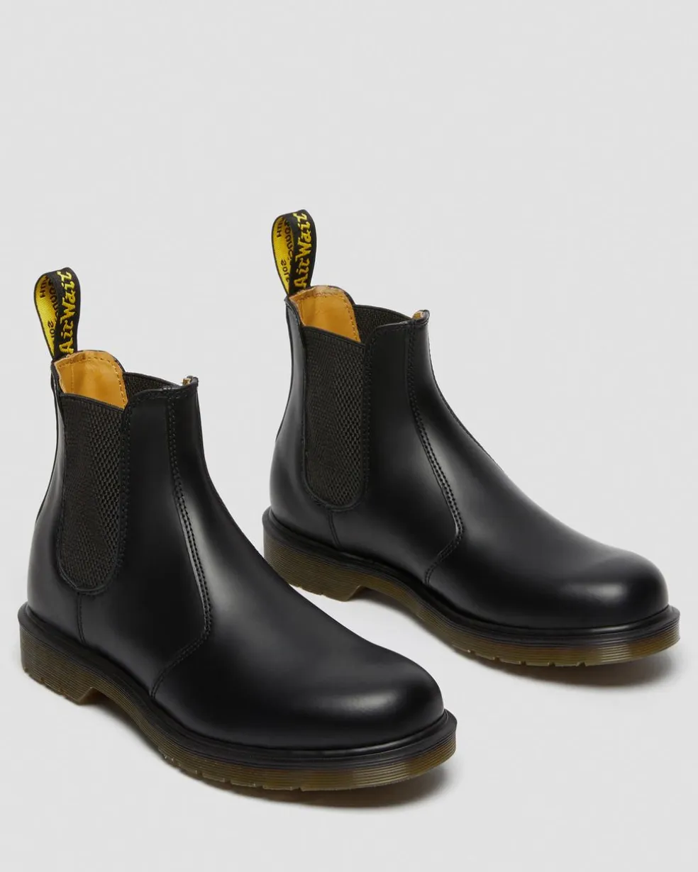 2976 Smooth Leather Chelsea Boots in Black