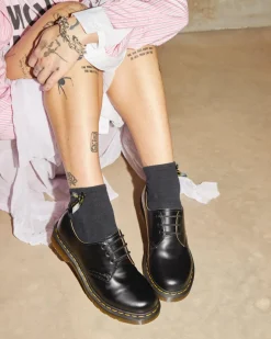 1461 Women's Smooth Leather Oxford Shoes in Black